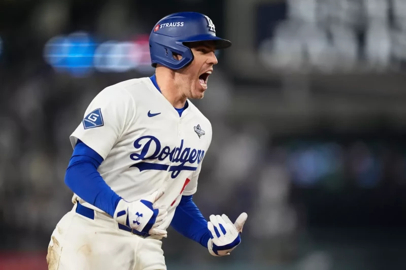 El jonrón de Freeman en la entrada 18 le da a los Dodgers una victoria de 6-5 sobre Toronto El jonrón de Freeman en la entrada 18 le da a los Dodgers una victoria de 6-5 sobre Toronto