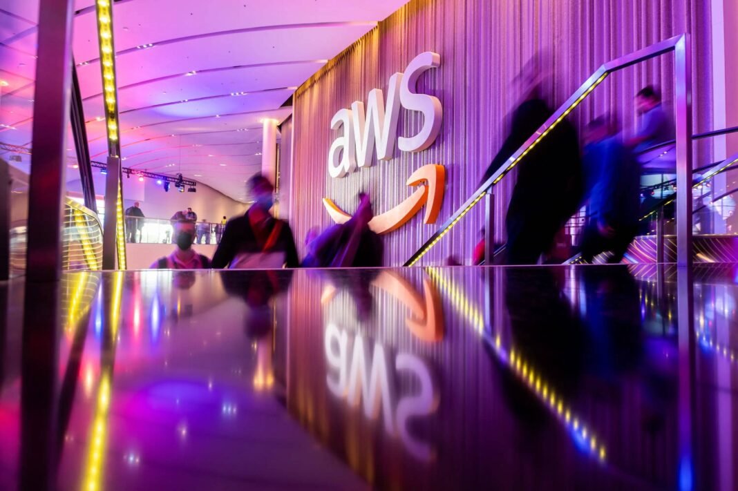 El lado oscuro de la caída mundial de Amazon Web Services (AWS): “Estamos vendidos a tres grandes empresas” El lado oscuro de la caída mundial de Amazon Web Services (AWS): “Estamos vendidos a tres grandes empresas”