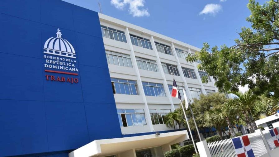 El Ministerio de Trabajo llama a empleadores y trabajadores a retomar sus labores con precaución El Ministerio de Trabajo llama a empleadores y trabajadores a retomar sus labores con precaución