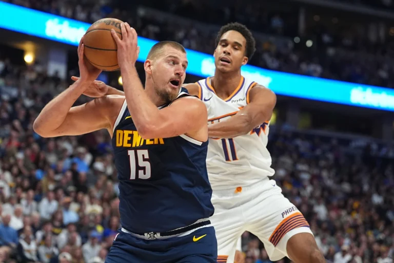El triple-doble de Jokic impulsa a los Nuggets sobre los Suns 133-111 El triple-doble de Jokic impulsa a los Nuggets sobre los Suns 133-111