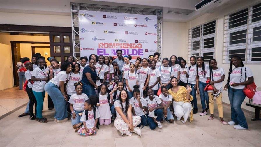 Fundaciones Enciende Una Luz y AHF RD celebran el Día Internacional de la Niña en La Romana