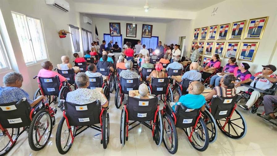 Fundaciones entregan más de 1,200 sillas de ruedas en comunidades del sur del país Fundaciones entregan más de 1,200 sillas de ruedas en comunidades del sur del país