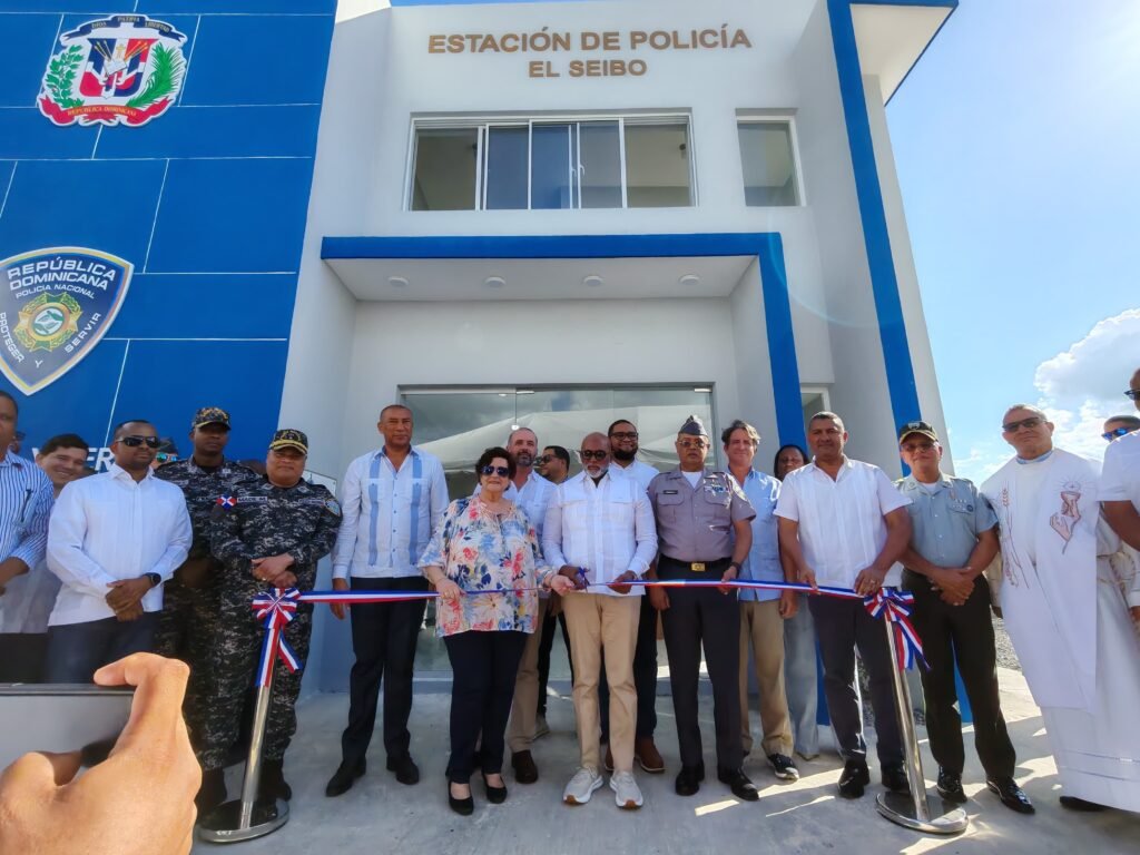 Gobierno entrega moderna Estación Policial en El Seibo