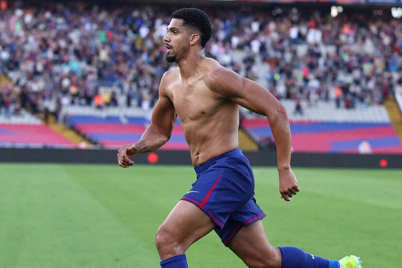 Gol de Ronald Araújo le otorga victoria al Barcelona sobre el Girona Gol de Ronald Araújo le otorga victoria al Barcelona sobre el Girona