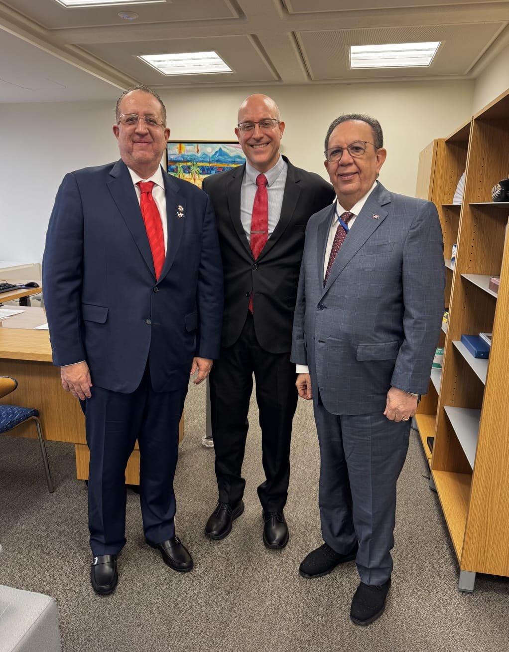 Héctor Valdez Albizu y Magín Díaz se reúnen con ejecutivo del FMI, André Roncaglia Héctor Valdez Albizu y Magín Díaz se reúnen con ejecutivo del FMI, André Roncaglia