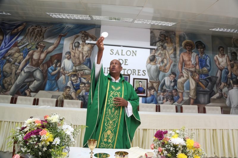 Hospital Salvador B. Gautier celebra eucaristía por su 74 aniversario Hospital Salvador B. Gautier celebra eucaristía por su 74 aniversario