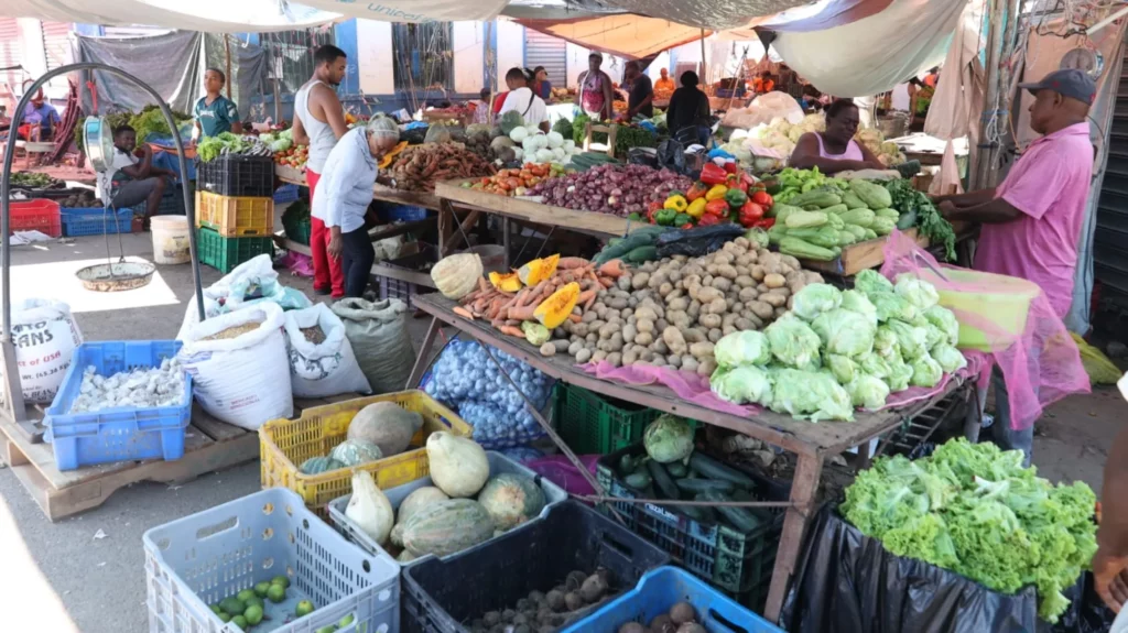 Huracán Melissa: Comerciantes disminuyen ventas y se registran alzas de precios
