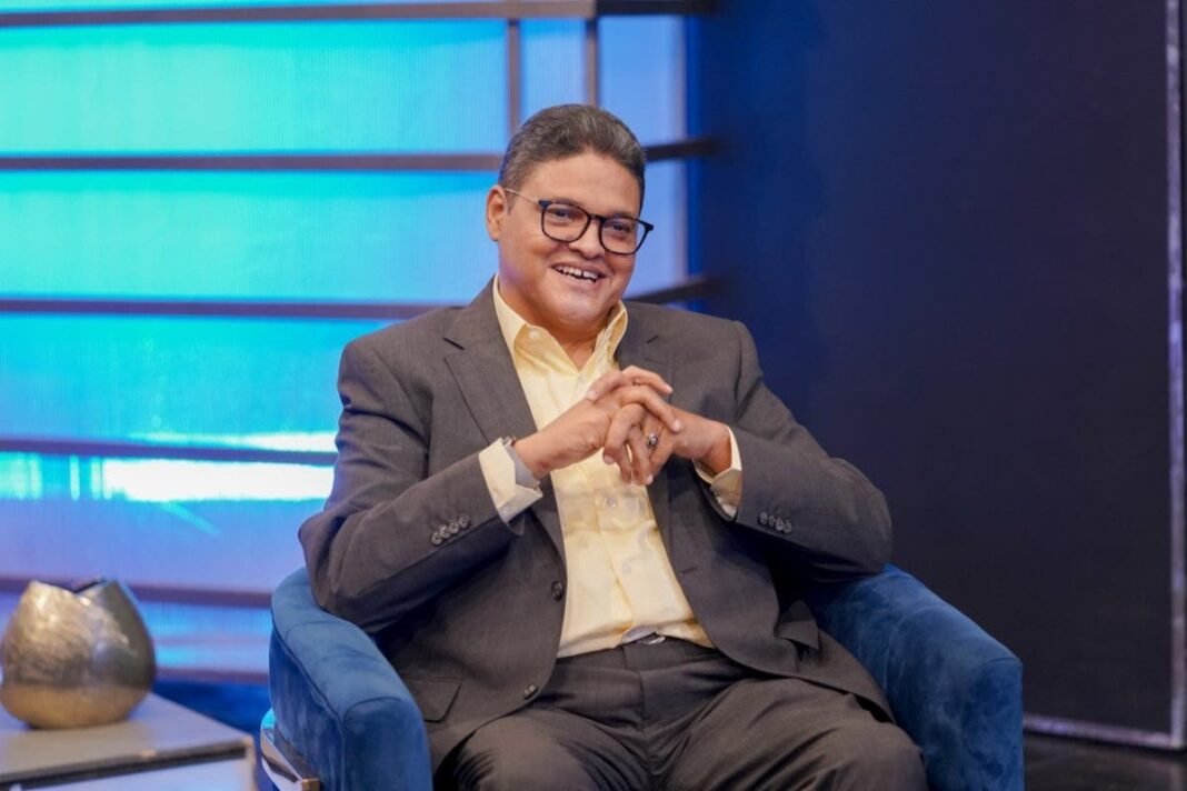 Juan Manuel Méndez oficializa su apoyo a Abinader y su incursión activa en la política Juan Manuel Méndez oficializa su apoyo a Abinader y su incursión activa en la política