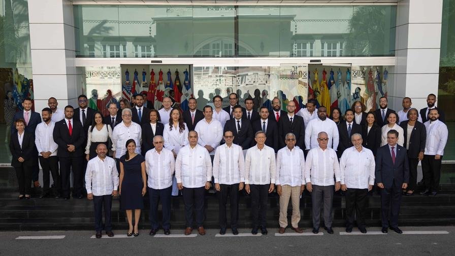 La Cancillería presenta los primeros 50 candidatos a la carrera diplomática en más de una década La Cancillería presenta los primeros 50 candidatos a la carrera diplomática en más de una década