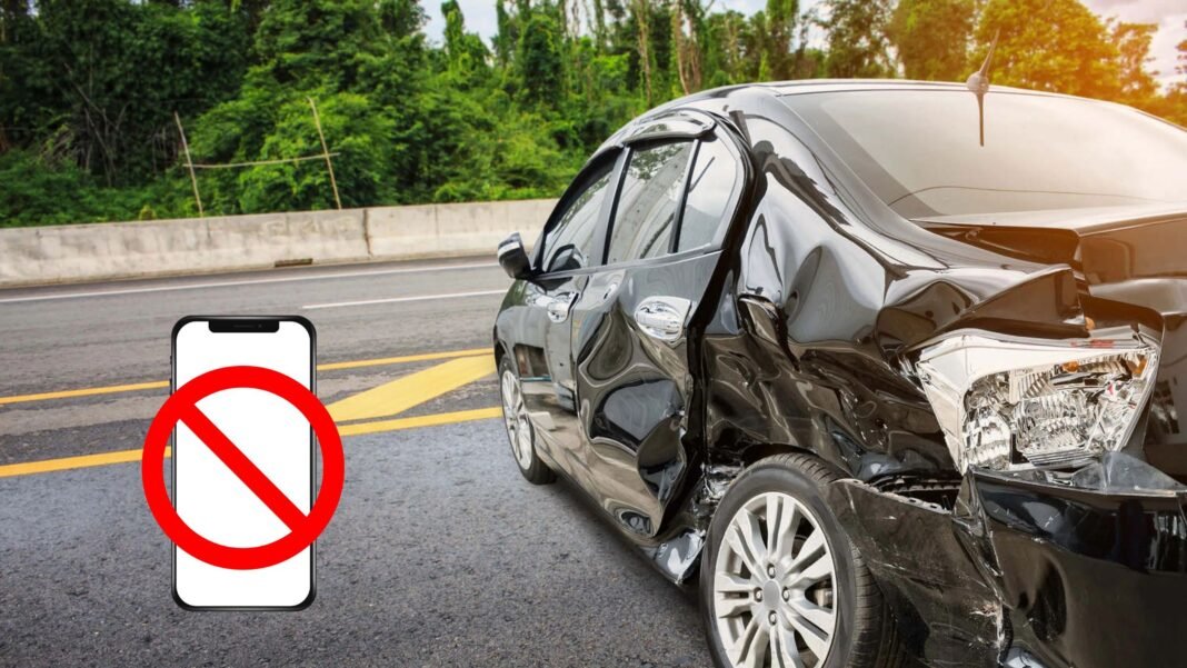 La DGT advierte: sustituir las nuevas balizas V16 por una app en el móvil puede salir muy caro a los conductores La DGT advierte: sustituir las nuevas balizas V16 por una app en el móvil puede salir muy caro a los conductores