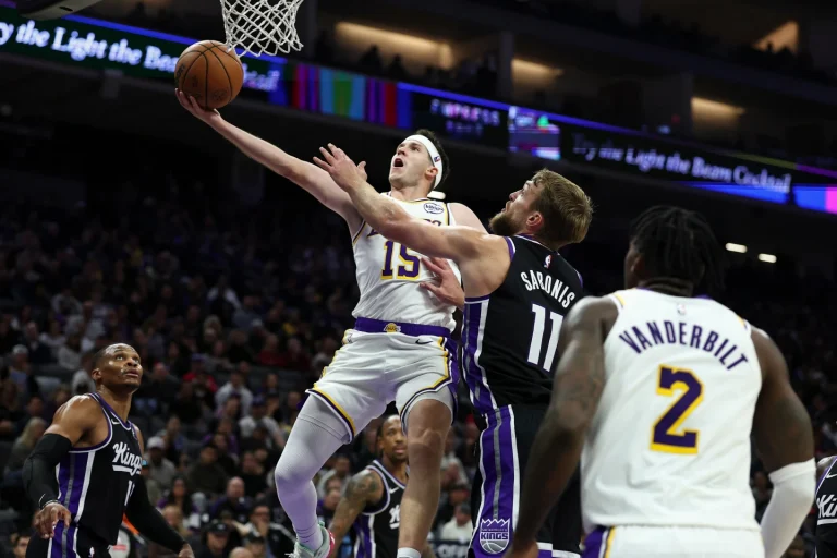 Lakers y Clippers salieron airosos ebn la jornada dominical de la NBA