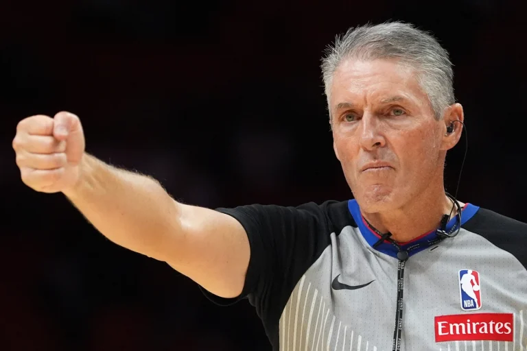 Las copmputadoras ya impacta la NBA . Se utilizan para acertar aún más en las decisiones. Le llama arbitraje automatizado. Las copmputadoras ya impacta la NBA . Se utilizan para acertar aún más en las decisiones. Le llama arbitraje automatizado.