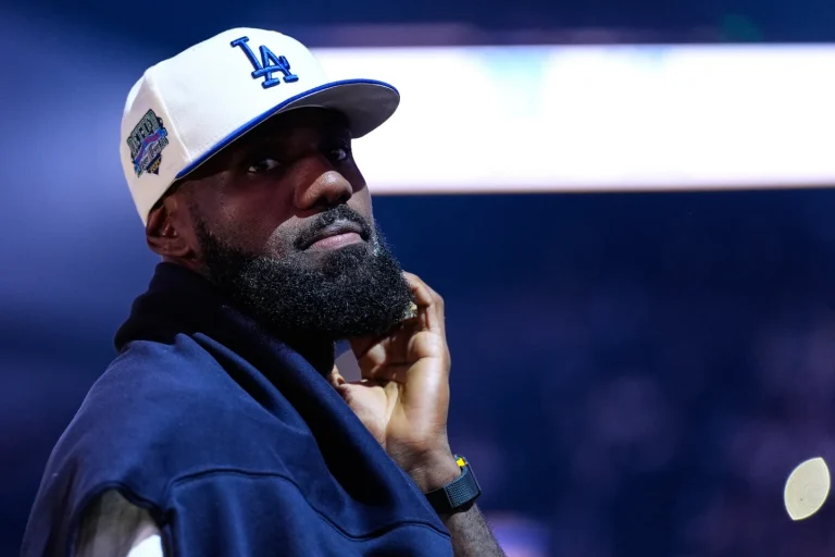 LeBron James se perderá la noche inaugural de su récord 23.ª temporada en la NBA por ciática LeBron James se perderá la noche inaugural de su récord 23.ª temporada en la NBA por ciática