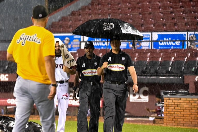 Lluvias en San Francisco suspenden encuentro entre Gigantes y Águilas en el Julián Javier Lluvias en San Francisco suspenden encuentro entre Gigantes y Águilas en el Julián Javier
