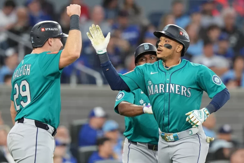 Marineros toman ventaja de 2-0, vencen a los Blue Jays con jonrones de Rodríguez, Polanco y Naylor Marineros toman ventaja de 2-0, vencen a los Blue Jays con jonrones de Rodríguez, Polanco y Naylor