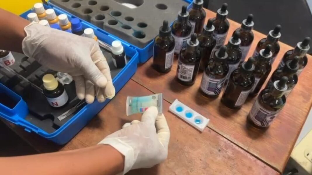 OCUPAN 15 FRASCOS DE GOTAS PARA EL PELO LLENOS DE COCAÍNA LÍQUIDA OCUPAN 15 FRASCOS DE GOTAS PARA EL PELO LLENOS DE COCAÍNA LÍQUIDA
