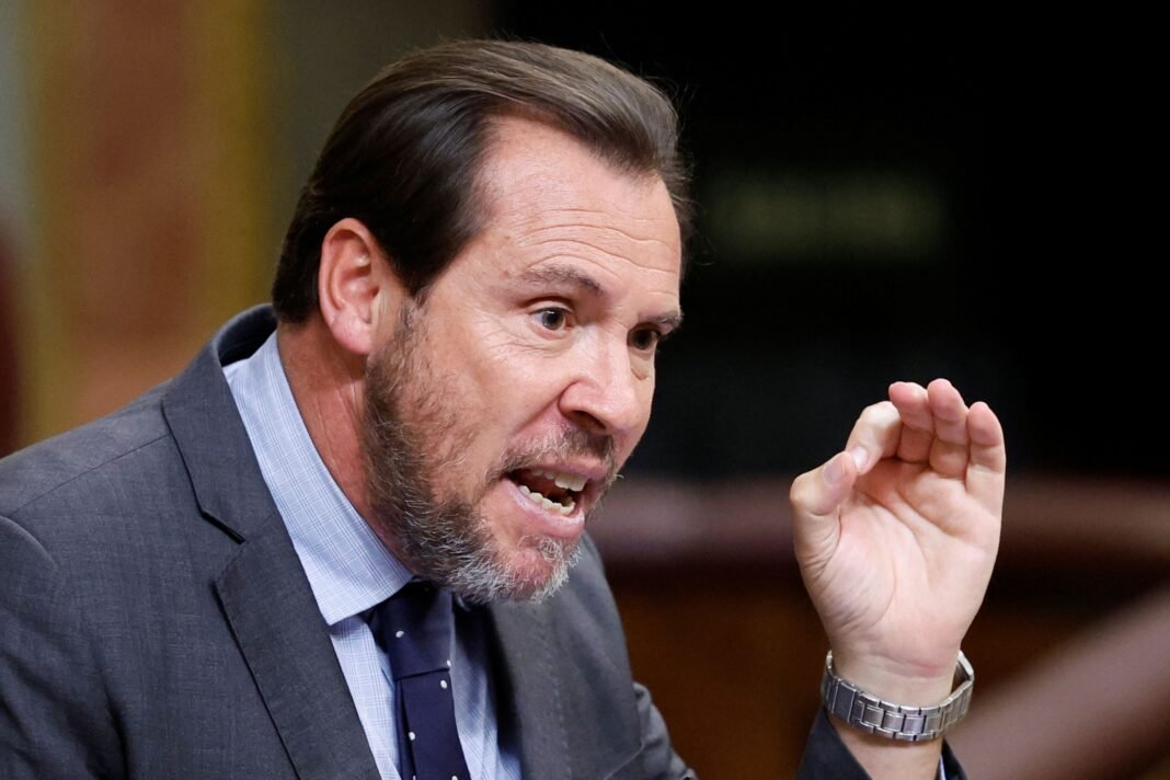Óscar Puente, ministro de Transportes, humillado por la IA de Elon Musk: “Es más puntual bloqueando tuiteros que los trenes de Renfe llegando a su destino” Óscar Puente, ministro de Transportes, humillado por la IA de Elon Musk: “Es más puntual bloqueando tuiteros que los trenes de Renfe llegando a su destino”