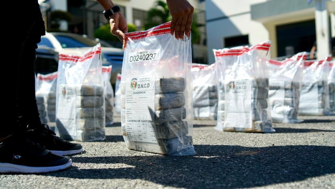 Otro Golpe al narcotráfico internacional: Ministerio Público y DNCD ocupan 643 paquetes de cocaína en la puesta en marcha de la Operación Leopaldo Otro Golpe al narcotráfico internacional: Ministerio Público y DNCD ocupan 643 paquetes de cocaína en la puesta en marcha de la Operación Leopaldo