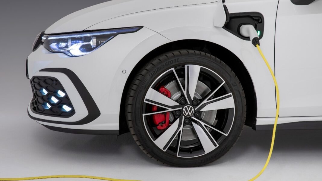 Palo para el coche eléctrico, los híbridos enchufables contaminan casi tanto como un coche de gasolina, según un nuevo estudio Palo para el coche eléctrico, los híbridos enchufables contaminan casi tanto como un coche de gasolina, según un nuevo estudio