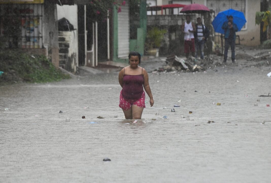 Paso de Melissa por RD deja más de 1.3 millones de usuarios sin agua potable y 82 personas albergadas Paso de Melissa por RD deja más de 1.3 millones de usuarios sin agua potable y 82 personas albergadas