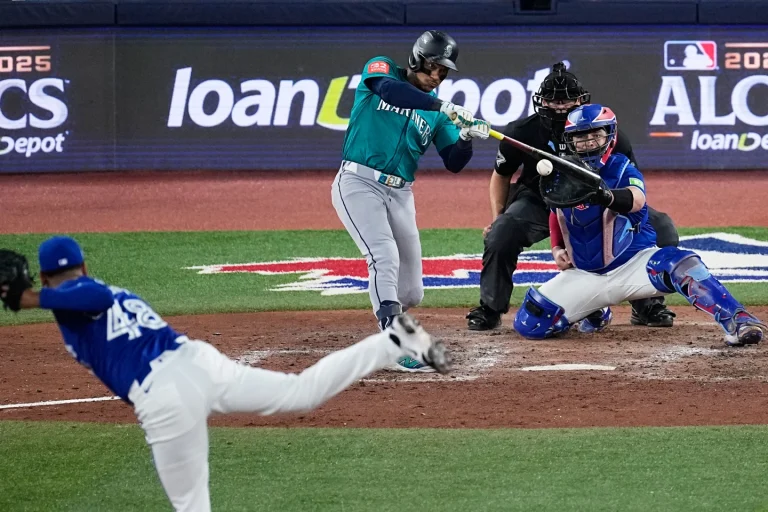Polanco en el clutch remolca 2. Raleigh dio HR, Marineros vencen 3-1 Azulejos juego 1 SC LA Polanco en el clutch remolca 2. Raleigh dio HR, Marineros vencen 3-1 Azulejos juego 1 SC LA