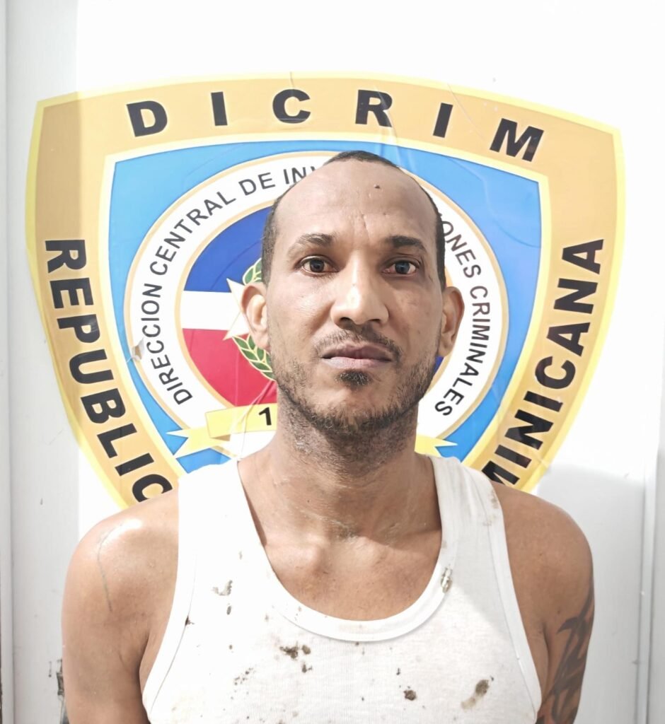 Policía Nacional rescata mujer y apresa a expareja y cómplice tras intensa persecución en Montecristi Policía Nacional rescata mujer y apresa a expareja y cómplice tras intensa persecución en Montecristi