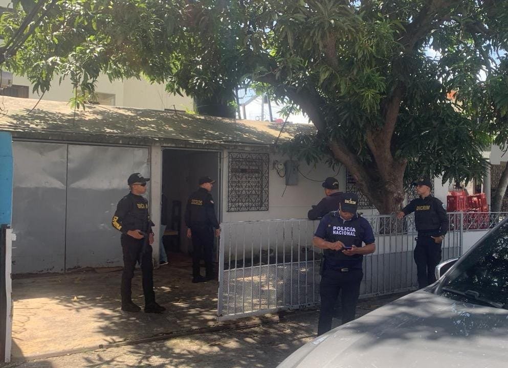 Policía Nacional resuelve dos casos de falsificación y estafa; recupera 131 sacos de harina adquiridos con cheques sin fondos Policía Nacional resuelve dos casos de falsificación y estafa; recupera 131 sacos de harina adquiridos con cheques sin fondos