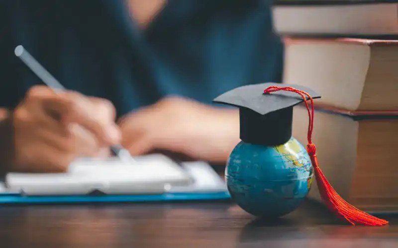 ¿Quieres estudiar en el extranjero? Ministerio de la Juventud ofrece 830 becas de posgrado ¿Quieres estudiar en el extranjero? Ministerio de la Juventud ofrece 830 becas de posgrado