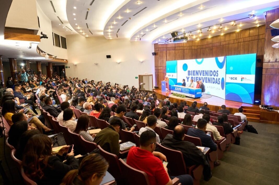 RD se consolida como líder regional en transparencia, democracia y paz, según informes internacionales RD se consolida como líder regional en transparencia, democracia y paz, según informes internacionales