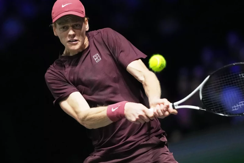 Sinner avanza a cuartos del Masters de París, camino para reconquistar el número uno Sinner avanza a cuartos del Masters de París, camino para reconquistar el número uno