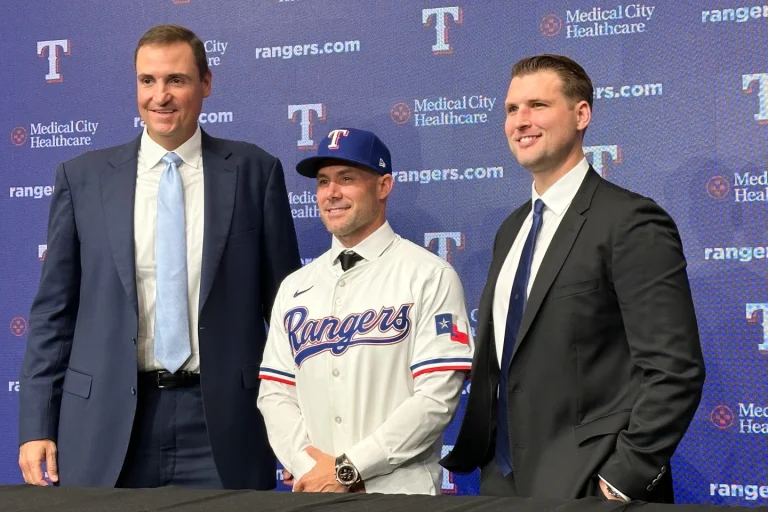 Skip Schumaker asume como mánager de los Texas Rangers t Skip Schumaker asume como mánager de los Texas Rangers t