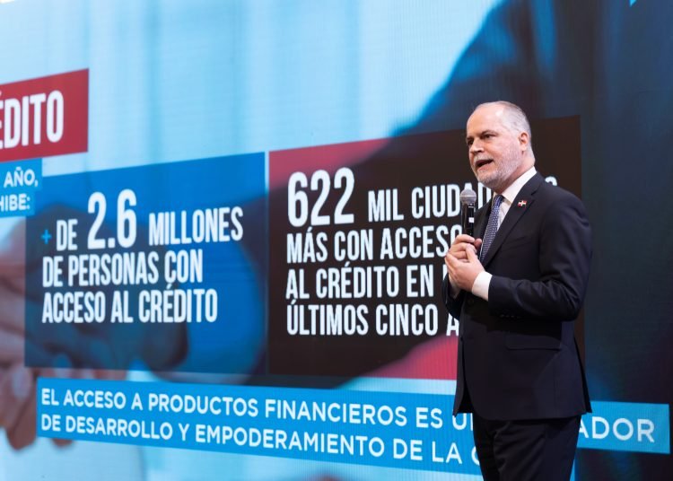 Superintendente Fernández W.: 60% de usuarios de tarjetas de crédito no se financia con ella; alerta sobre uso irresponsable Superintendente Fernández W.: 60% de usuarios de tarjetas de crédito no se financia con ella; alerta sobre uso irresponsable