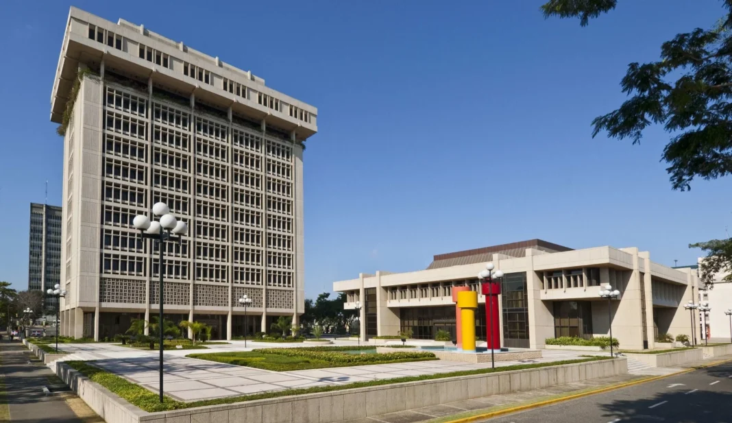 Tormenta Melissa obliga al Banco Central suspender operaciones hasta el próximo lunes Tormenta Melissa obliga al Banco Central suspender operaciones hasta el próximo lunes