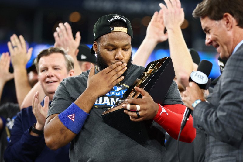 Toronto a la Serie Mundial por primera vez desde el 1993, Vladimir Guerrero Jr. gana el MVP Toronto a la Serie Mundial por primera vez desde el 1993, Vladimir Guerrero Jr. gana el MVP