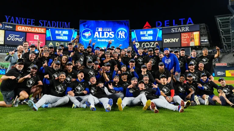 Toronto elimina a los Yankees y entre a la final de campeonato Liga Americana Toronto elimina a los Yankees y entre a la final de campeonato Liga Americana