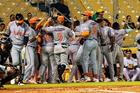 Toros ganan maratónico juego a las Águilas Cibaeñas Toros ganan maratónico juego a las Águilas Cibaeñas