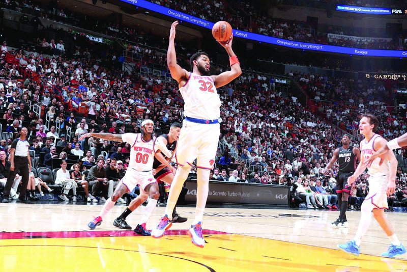 Towns anota 15 y atrapa 18 rebotes en el revés de los Knicks ante Miami Heat