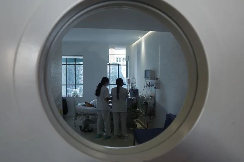 Uno de cada tres médicos y enfermeras europeos sufre depresión o ansiedad, según la OMS Uno de cada tres médicos y enfermeras europeos sufre depresión o ansiedad, según la OMS