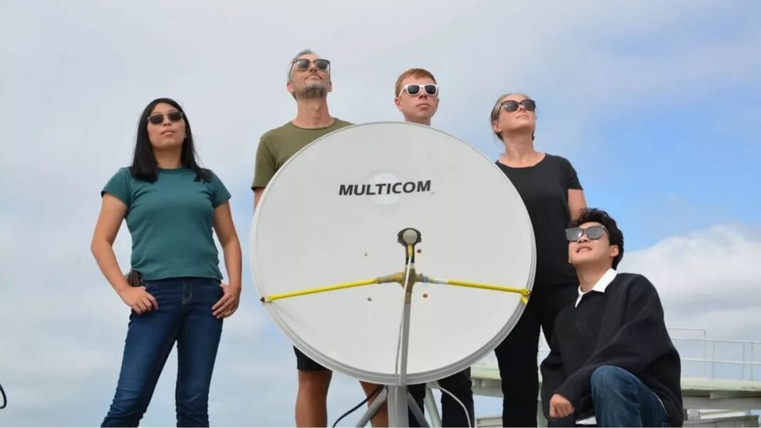 Usan una antena casera de 700 euros e interceptan llamadas, mensajes de texto y hasta información militar de los satélites Usan una antena casera de 700 euros e interceptan llamadas, mensajes de texto y hasta información militar de los satélites