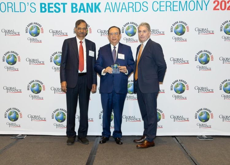 Valdez Albizu obtiene reconocimiento entre mejores gobernadores de bancos centrales del mundo Valdez Albizu obtiene reconocimiento entre mejores gobernadores de bancos centrales del mundo