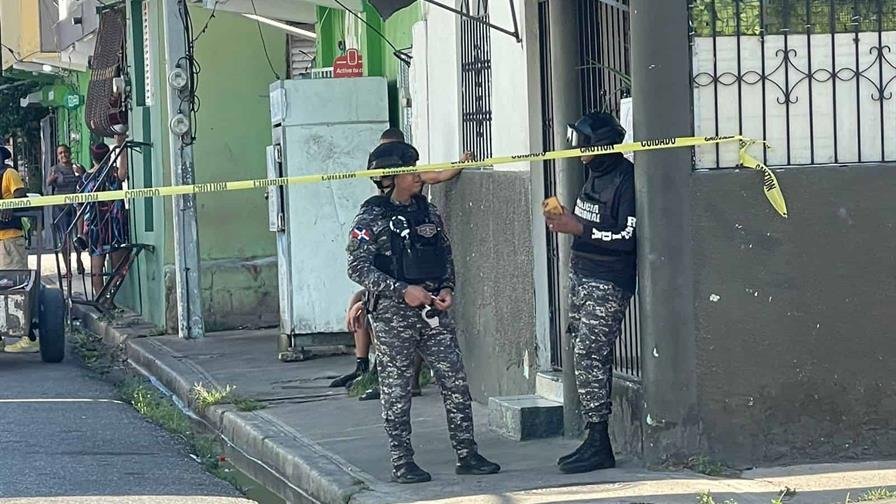 Vecinos denuncian descontrol por “teteo” tras balacera que dejó dos muertos en Santiago Vecinos denuncian descontrol por “teteo” tras balacera que dejó dos muertos en Santiago