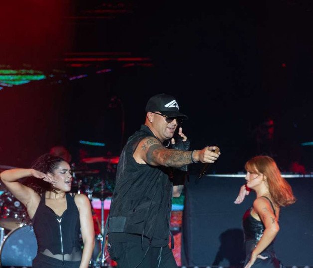 Wisin, Jowell y Randy en una noche “de perreo hasta abajo” en el Óvalo de la Feria Ganadera Wisin, Jowell y Randy en una noche “de perreo hasta abajo” en el Óvalo de la Feria Ganadera
