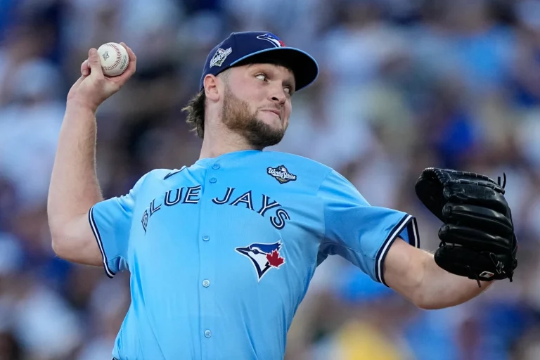 Yesavage poncha a 12 en su año de novato y lleva a los Blue Jays a vencer 6-1 a los Dodgers para tomar ventaja 3-2 en la Serie Mundial Yesavage poncha a 12 en su año de novato y lleva a los Blue Jays a vencer 6-1 a los Dodgers para tomar ventaja 3-2 en la Serie Mundial