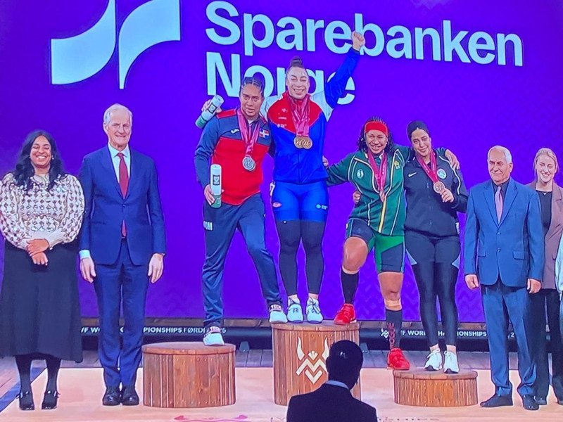 Yudelina Mejía, primera pesista RD que gana oro en un Mundial Superior de Halterofilia Yudelina Mejía, primera pesista RD que gana oro en un Mundial Superior de Halterofilia