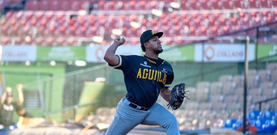 Abdiel Mendoza lanza cinco entradas perfectas en su debut en la Liga Dominicana