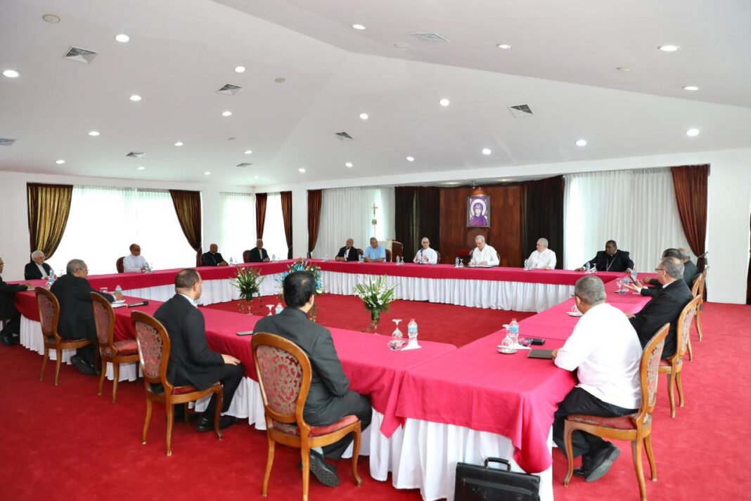 Abinader almuerza con el Episcopado y busca de fortalecer colaboración Gobierno-Iglesia Abinader almuerza con el Episcopado y busca de fortalecer colaboración Gobierno-Iglesia