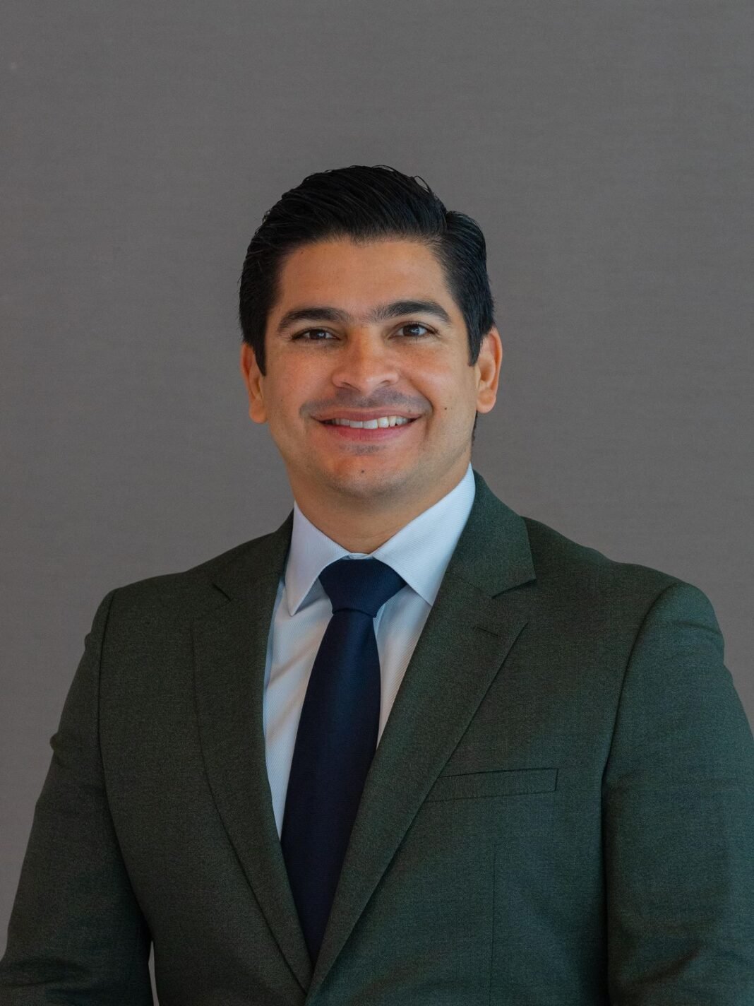 Abinader otorga más poder a Jhael Isa, lo nombra en Opret y mantiene en Fitram, a pesar de advertencias de irregularidades en monorriel Sto. Dgo.