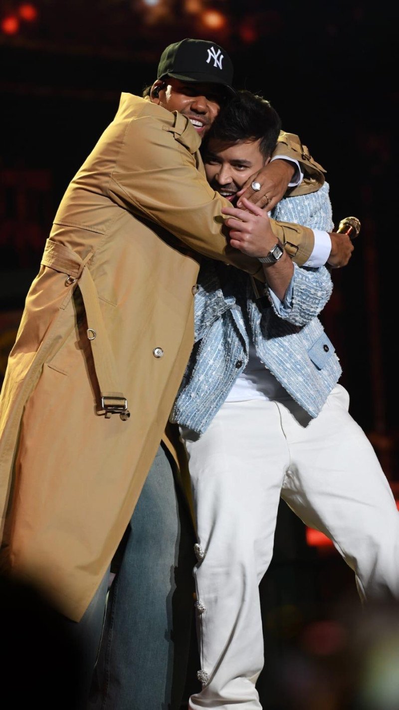 Abrazados a la bachata: Romeo Santos y Prince Royce inmortalizan su amistad en un álbum juntos Abrazados a la bachata: Romeo Santos y Prince Royce inmortalizan su amistad en un álbum juntos