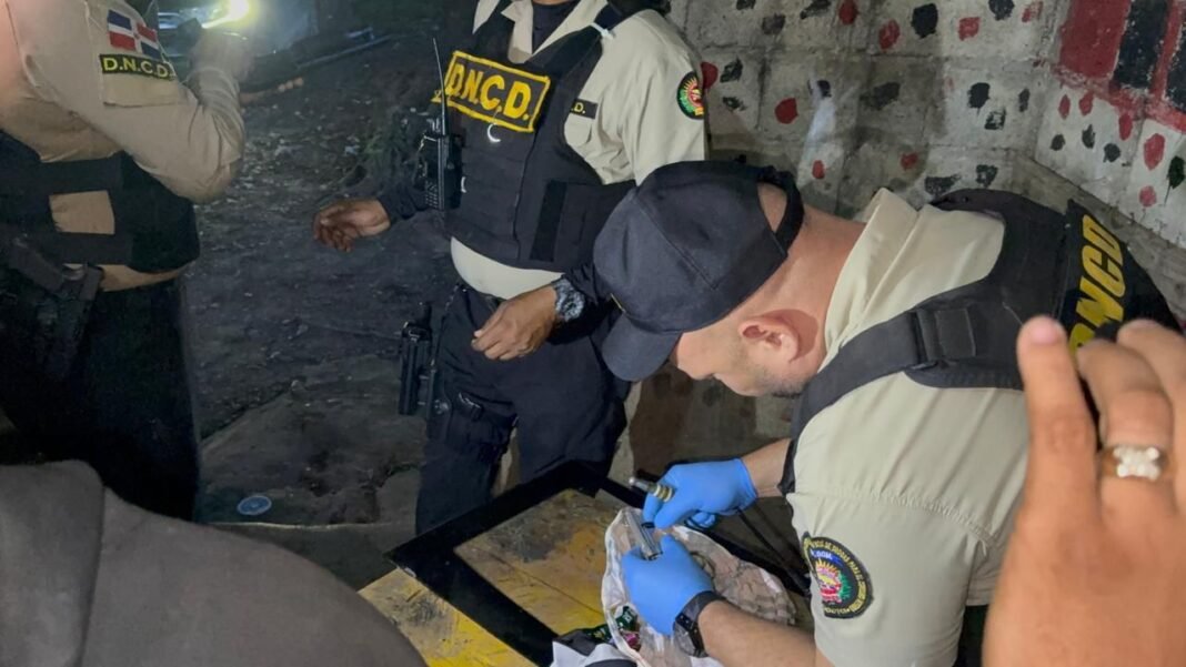 ARRESTAN 21 PERSONAS E INCAUTAN MILES DE GRAMOS EN OPERATIVOS SIMULTÁNEOS EN SAN FCO DE MACORÍS Y CAMBITA