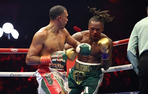 Benavidez “demolió” a Yarde…